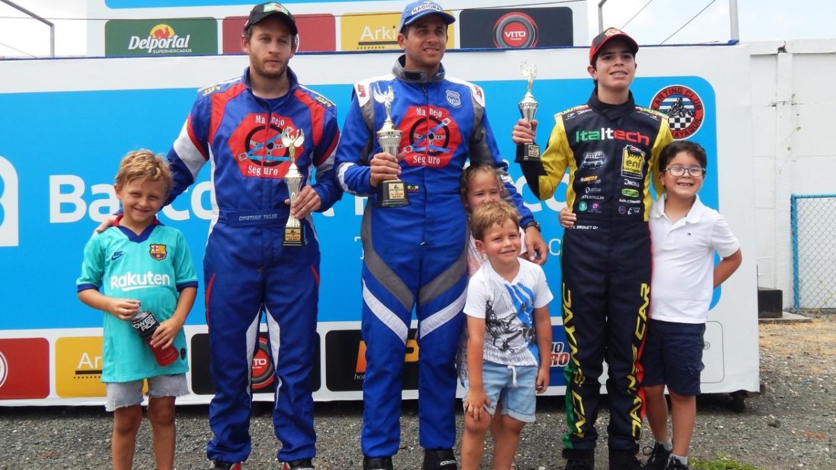 Henry Taleb (c), Christian Taleb (i) y Leonidas Drouet, los mejores de la Sénior.