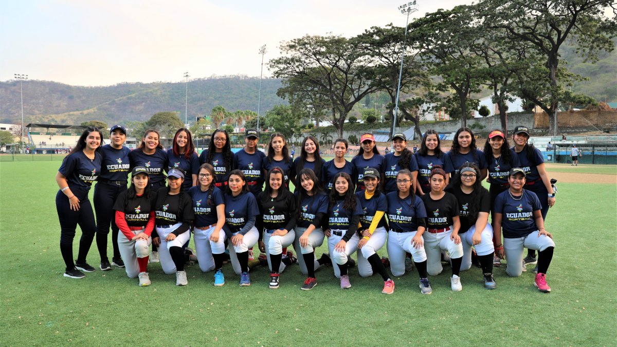 Las jugadoras en una de las sesiones previas de trabajo.