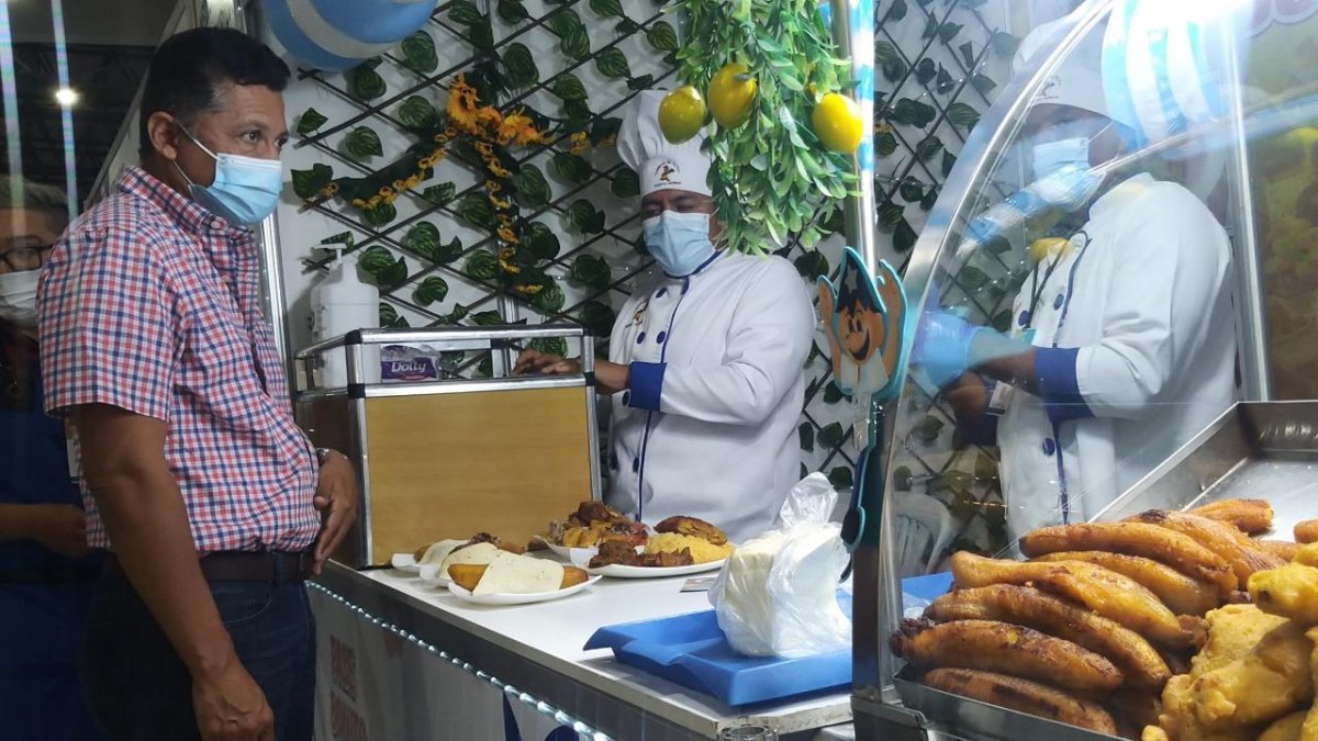 Por cuatro días se mantendrá abierta la feria Raíces en el Centro de Convenciones de Guayaquil.