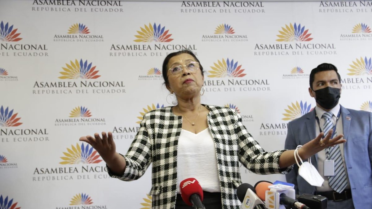La presidente de la Asamblea Nacional, Guadalupe Llori, conversó con periodistas en la Asamblea Nacional.