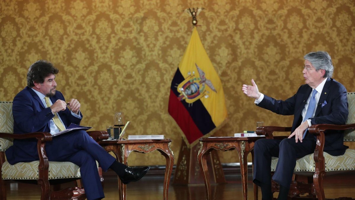 Carlos Vera y Guillermo Lasso, en entrevista.