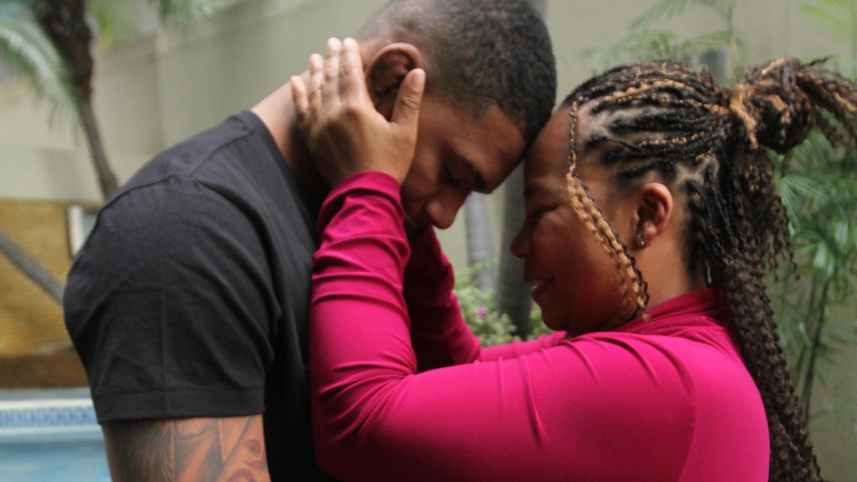 Michael, acompañado de Katty Hurtado, su progenitora y pilar fundamental en el desarrollo deportivo y motivación del peleador tricolor.