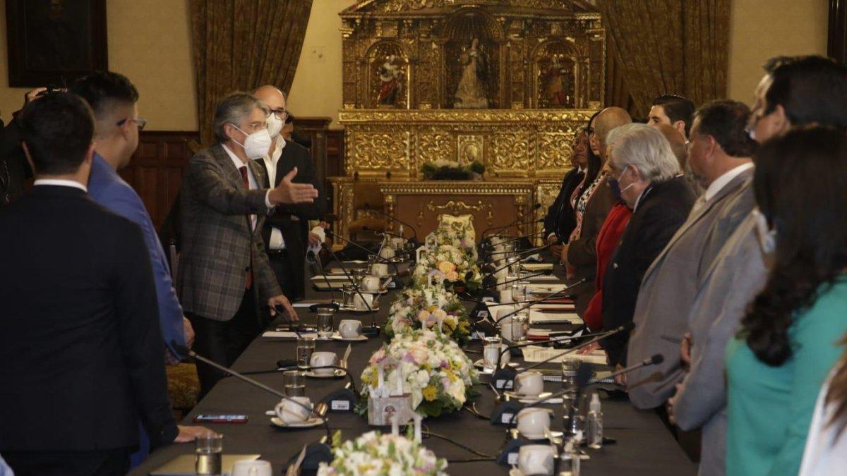 Los legisladores de la ID acudieron al palacio de Carondelet, en Quito, para hablar sobre el subsidios a los combustibles, el plan de desarrollo económico y más.