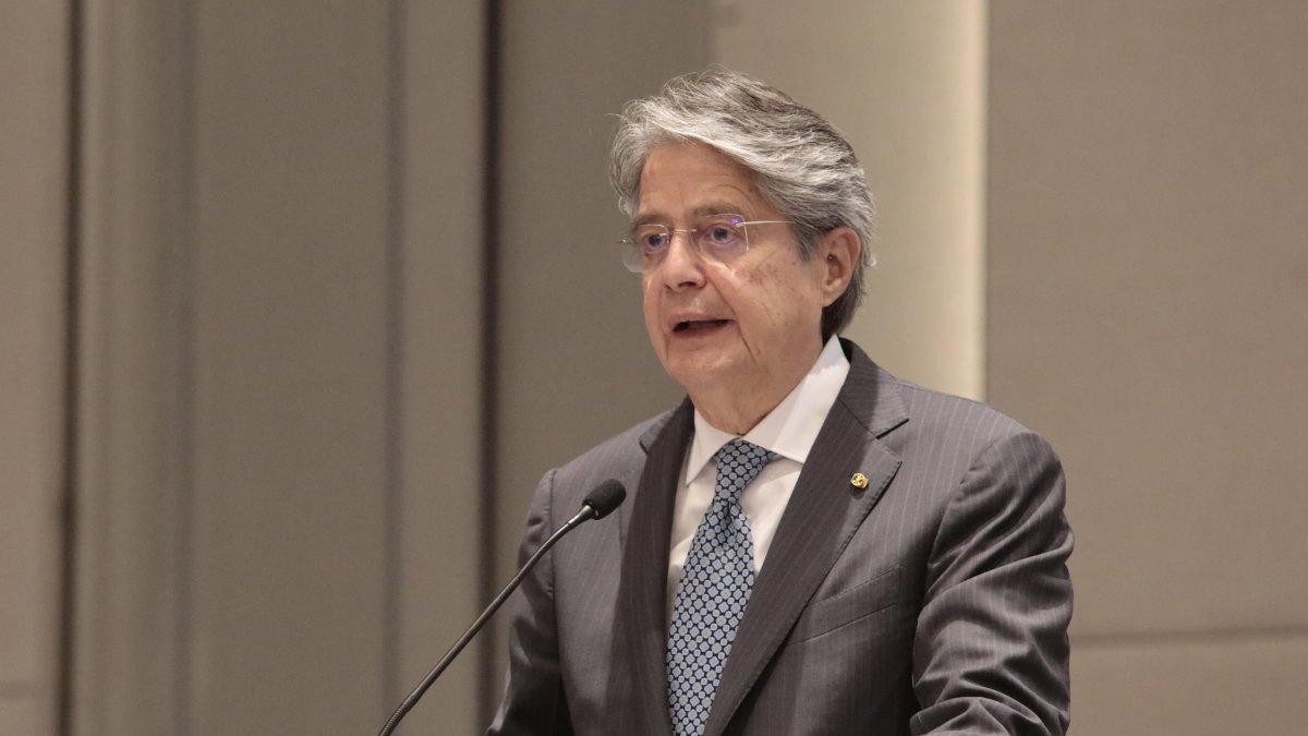 El presidente dio un discurso por el 30 aniversario del Instituto Ecuatoriano de Economía Política.