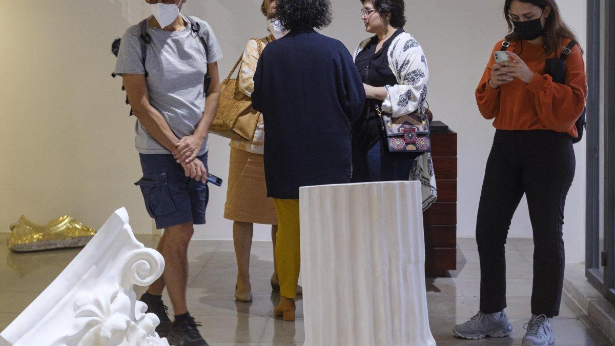 Ruina VI. Lla artista analiza la arquitectura local, lo que sucedió tras el gran incendio de la ciudad y el proceso reconstructivo gestado por arquitectos italianos, con una mirada hacia Europa.