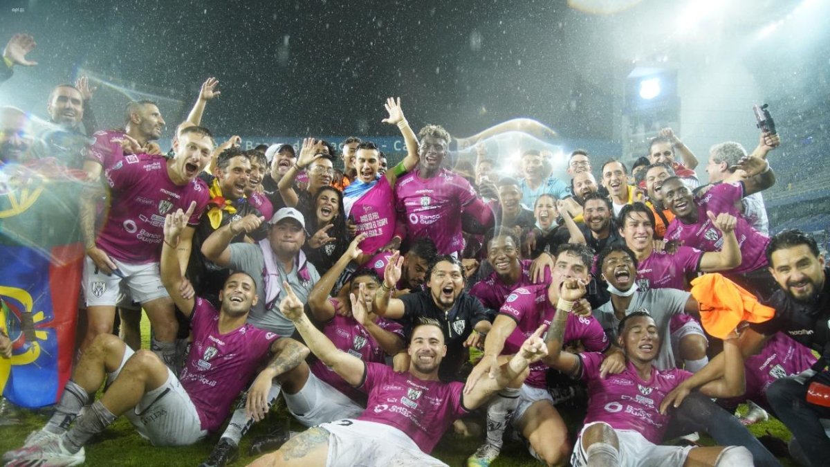 Los jugadores de Independiente del Valle son los flamantes campeones de la LigaPro 2021.