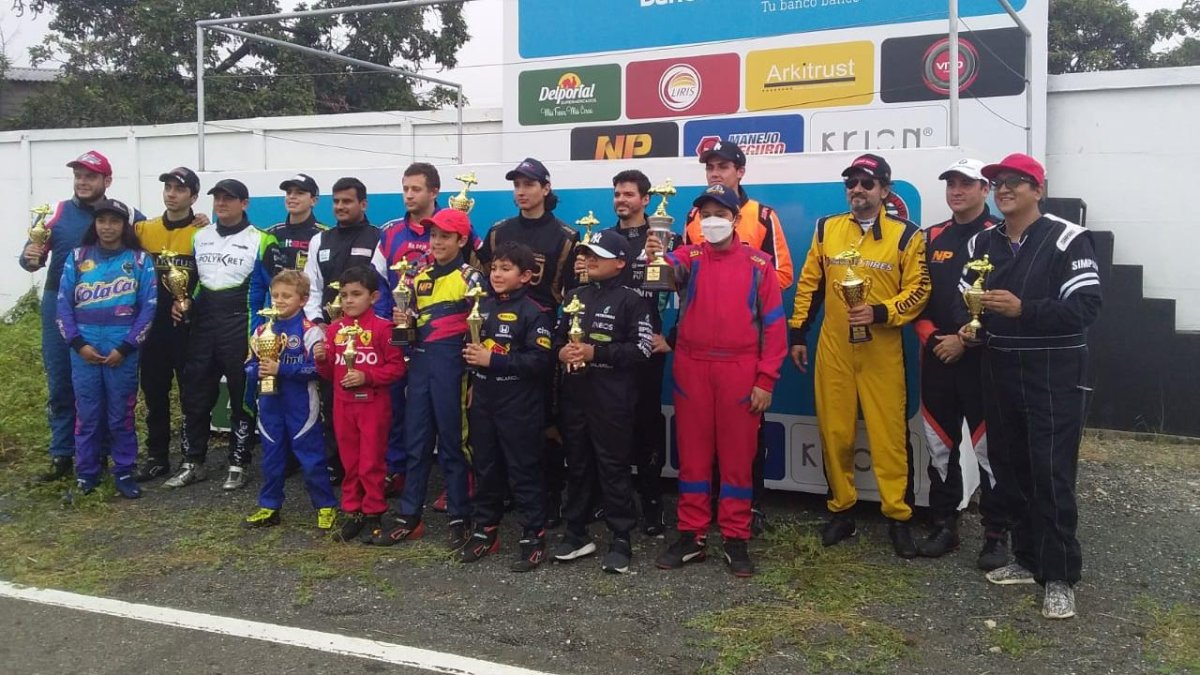 La foto oficial de los pilotos que participaron en esta última jornada.