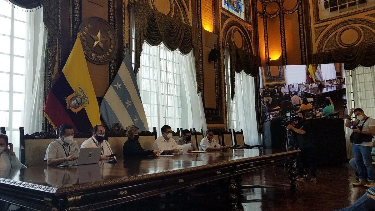 La alcaldesa Cynthia Viteri anunció la mañana de este 17 de enero las medidas en Guayaquil donde el promedio de casos subió a 1.547 por día