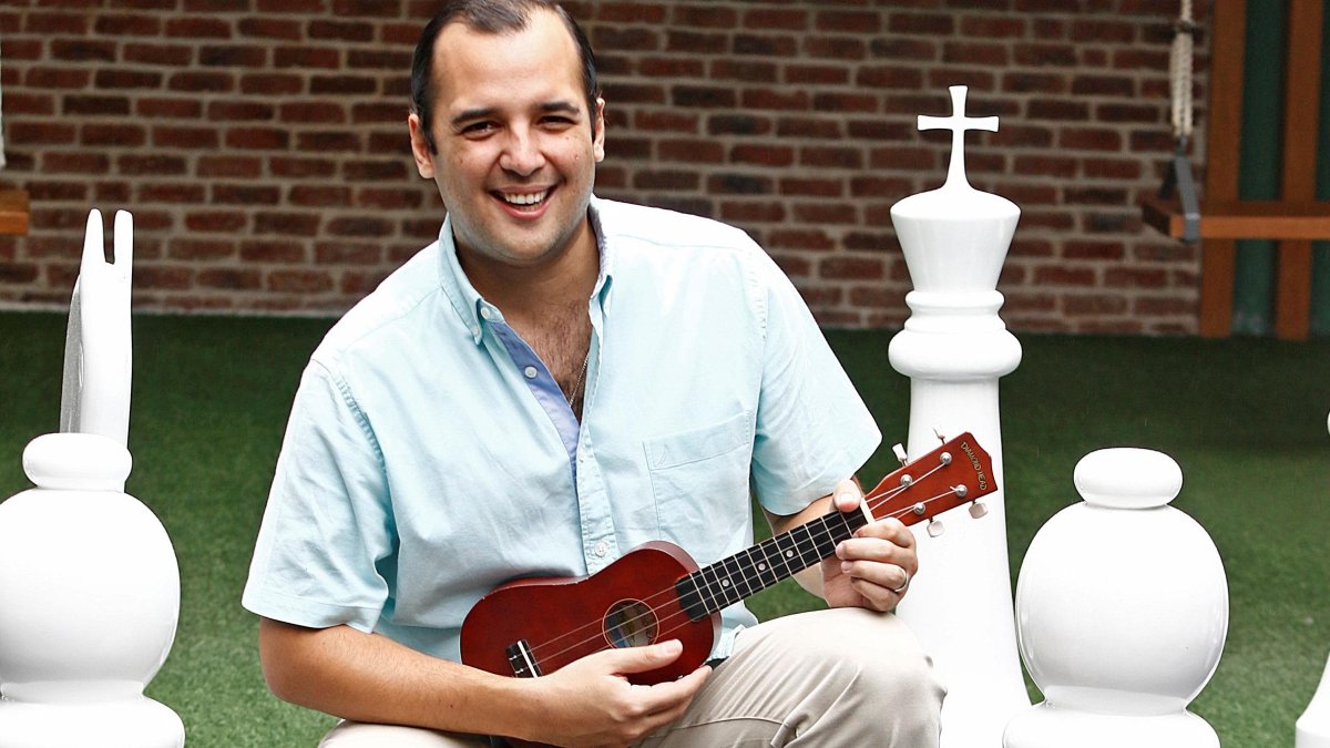 Héctor Yépez se desempeña como Director del Centro de Arbitraje y Mediación de la UEES.