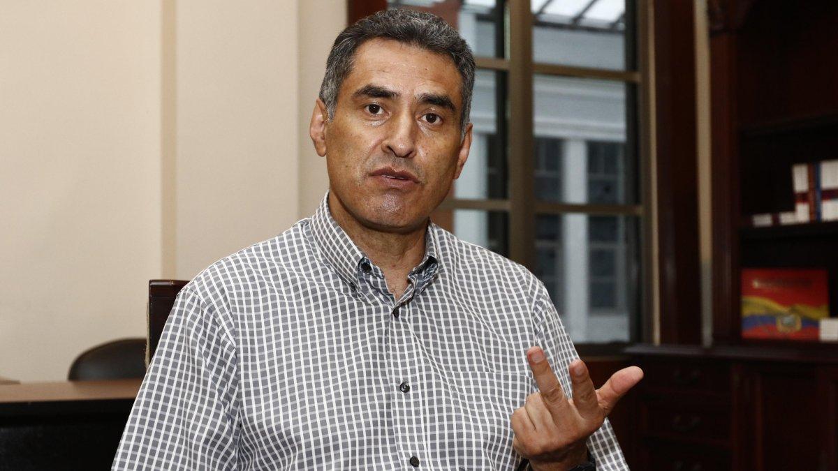 El viceministro es perito en planificación, diseño, evaluación y seguimiento de proyectos de protección ciudadana. Fue instructor de la Escuela Superior de la Policía.