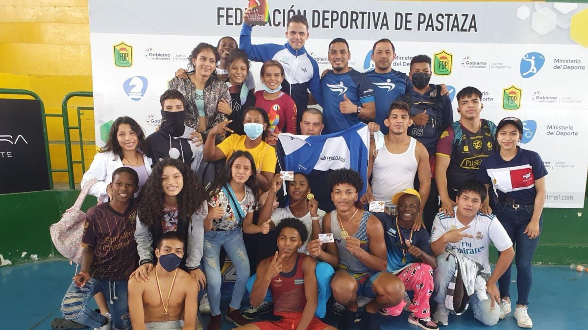 El equipo albiceleste de lucha estuvo integrado por 19 deportistas.