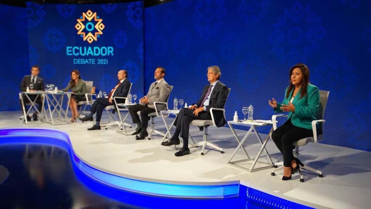 El CNE organizó en 2021 los debates entre candidatos a presidentes. Sin embargo, se cree que esta será una experiencia muy diferente en las seccionales.