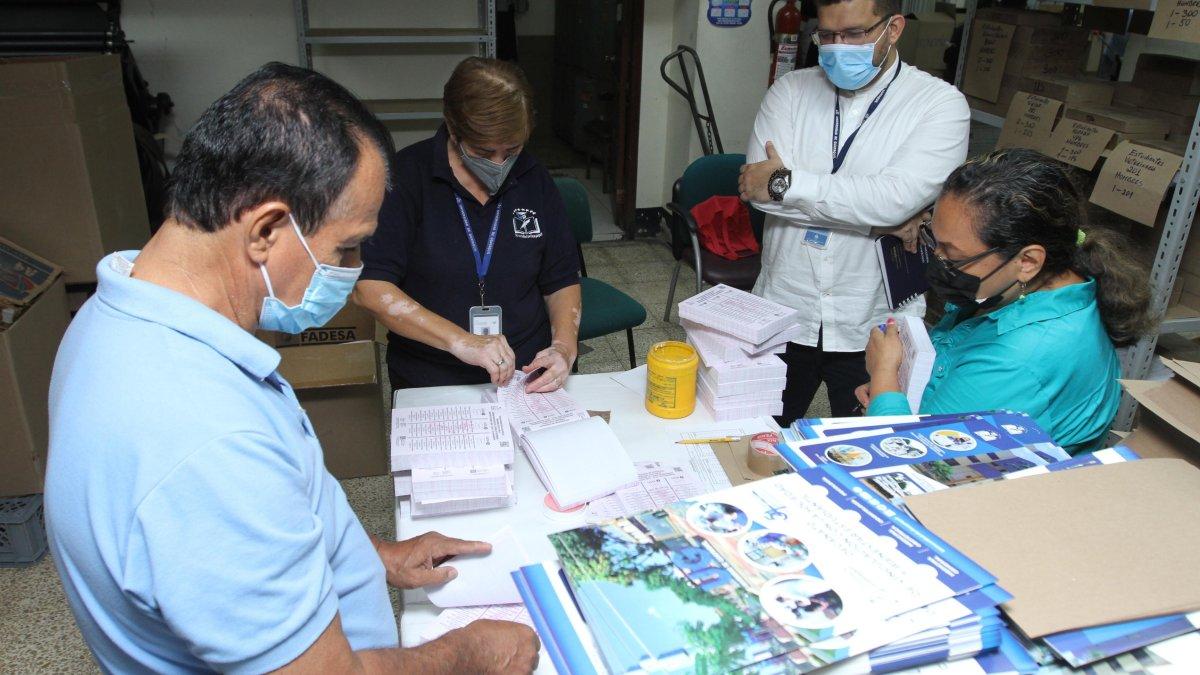 Las papeletas electorales se terminaron de imprimir el miércoles pasado, en la imprenta universitaria.