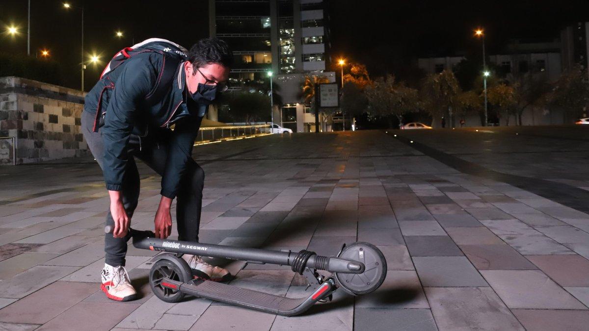 Los usuarios por seguridad y falta de parqueaderos deben ingresar a los establecimientos sus patines eléctricos.