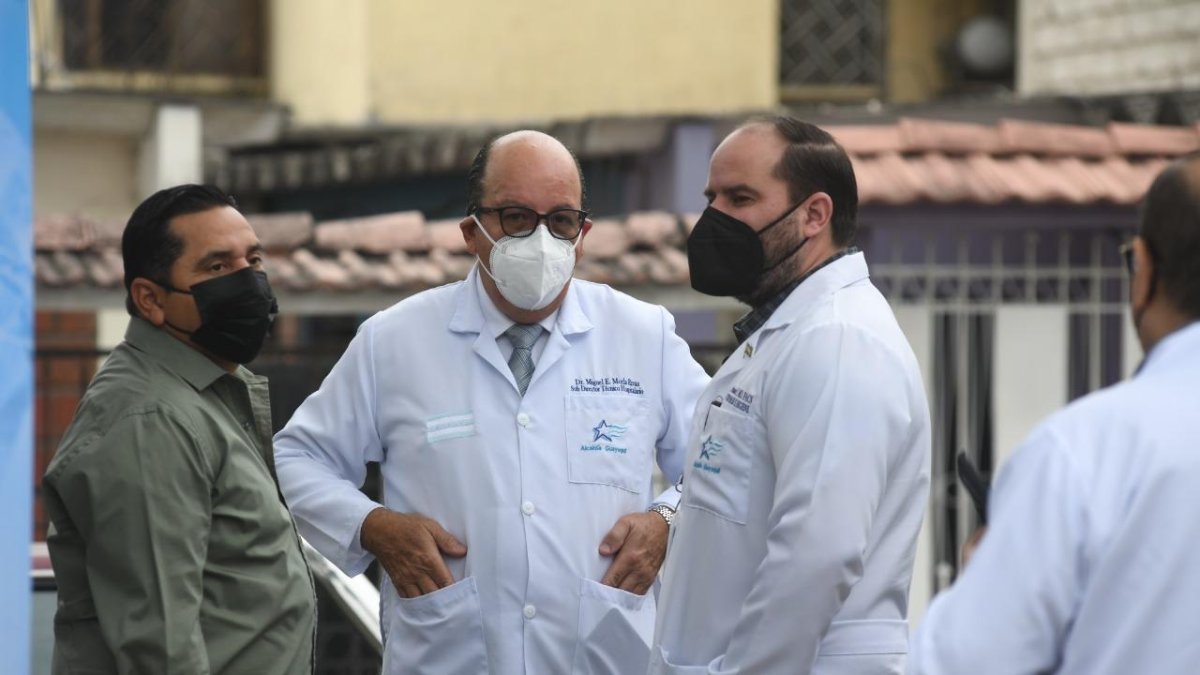 Integrantes del COE cantonal y de la Mesa Técnica de Salud del Municipio de Guayaquil, en otras reuniones.