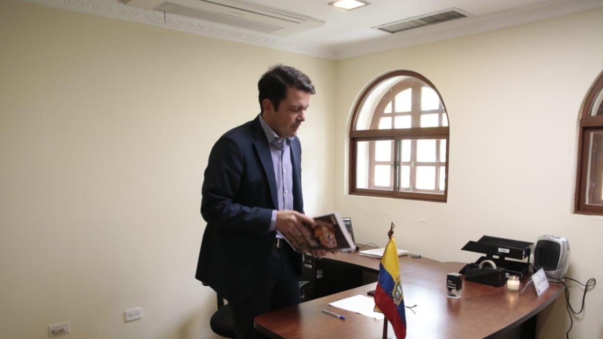 Jiménez tenía previsto presentar su renuncia en los próximos minutos y será posesionado a las 15:00 de este miércoles