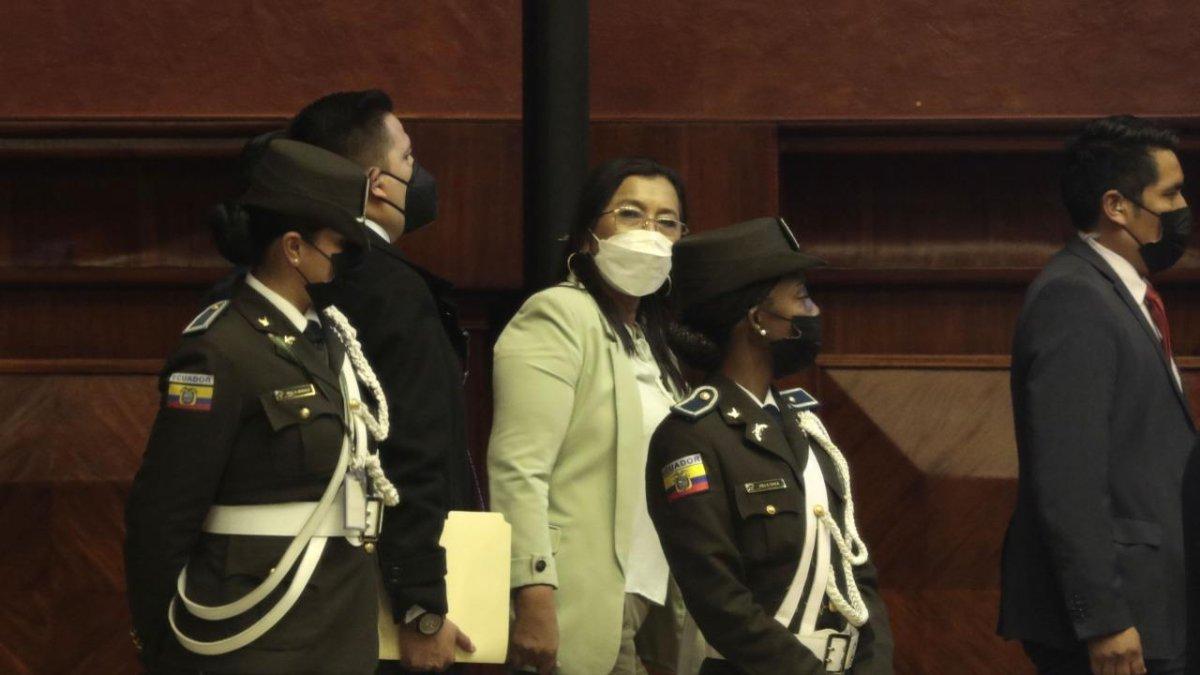 A la presidenta Guadalupe Llori le dieron una hora para que se presente en el pleno y ejerza su defensa antes de decidir su futuro.