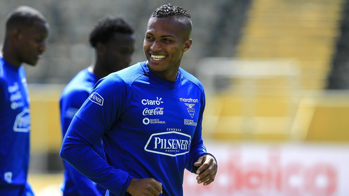 El exfutbolista ecuatoriano Antonio Valencia, en una fotografía de archivo