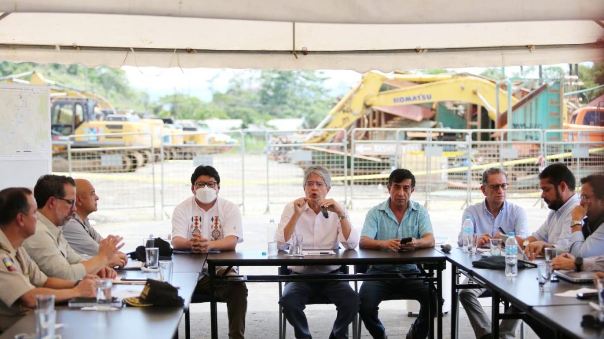 El presidente Lasso mantuvo una reunión para evaluar acciones frente a la minería ilegal en Yutzupino.