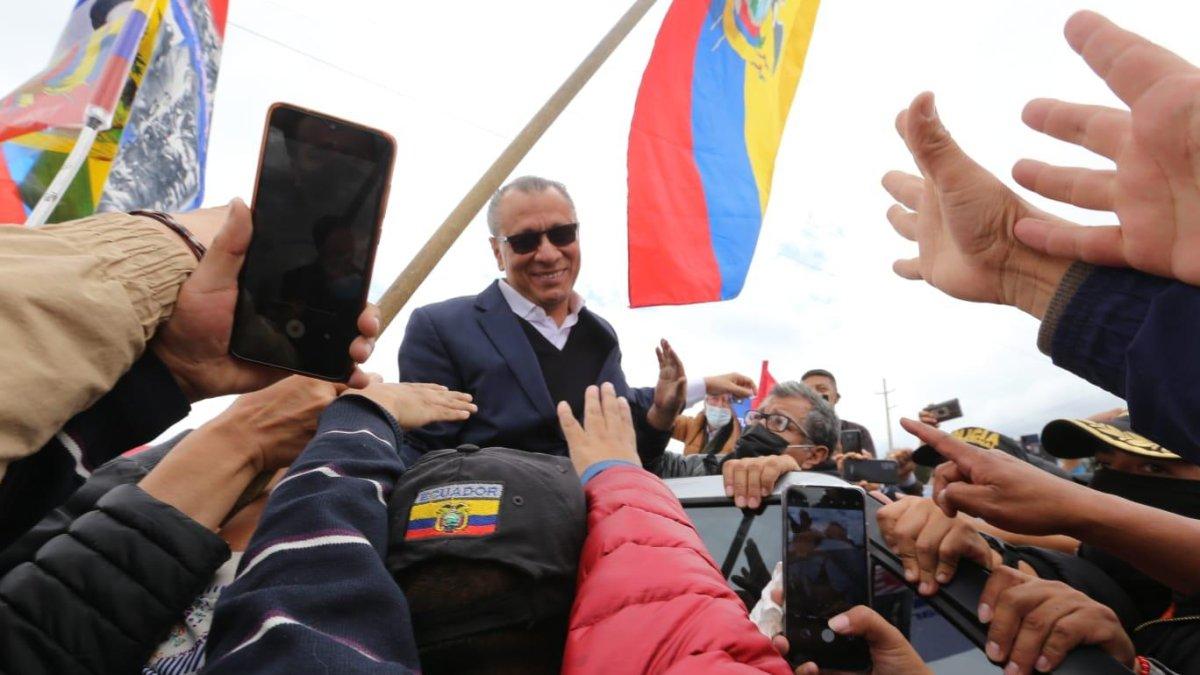 Cotopaxi. El exvicepresidente Glas, preso por corrupción, abandonó la cárcel de Latacunga rodeado de adeptos.