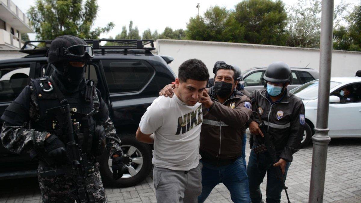 Diligencia. Ayer por la noche se esperaba la formulación de cargos para tres sospechosos del asesinato.