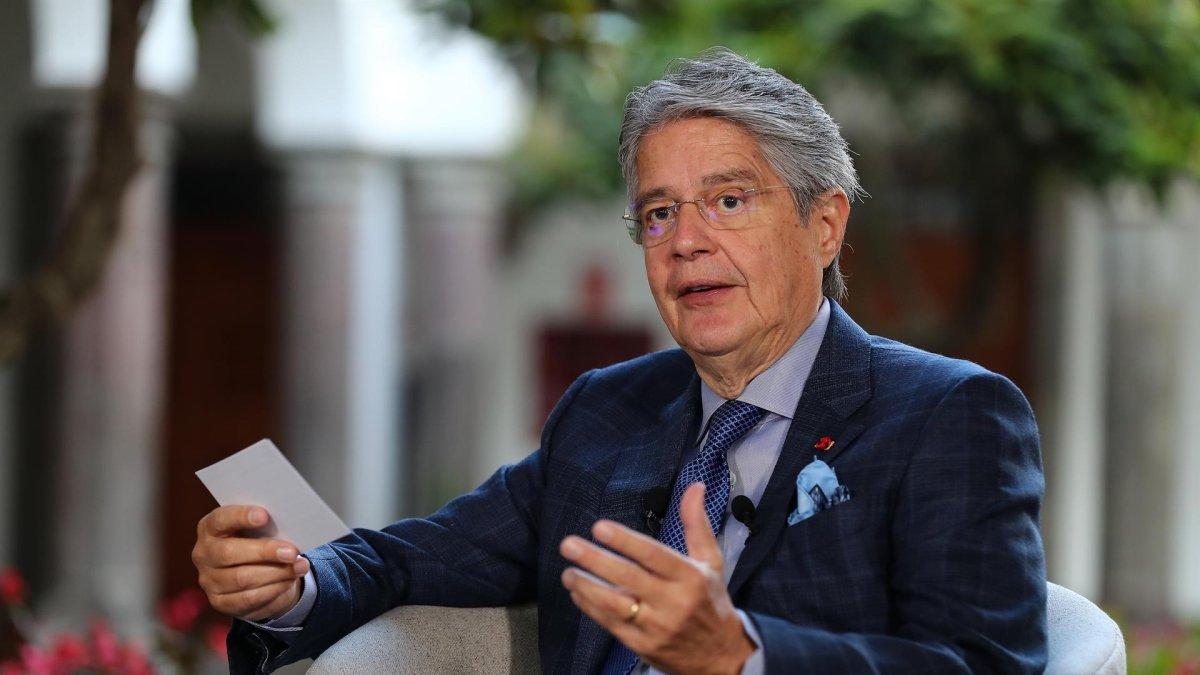 Fotografía del presidente de Ecuador, Guillermo Lasso, mientras habla el 22 de marzo de 2022 en Quito (Ecuador). El presidente de Ecuador, Guillermo Lasso, cumple un año en el cargo con la vacunación contra la covid-19 como su principal éxito.