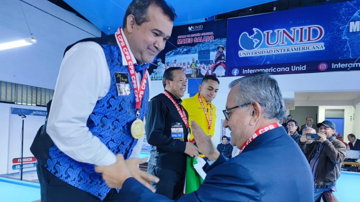 Luis Aveiga (i) ganó para el país el segundo lugar en el Panamericanos en las categorías individual y por equipos.