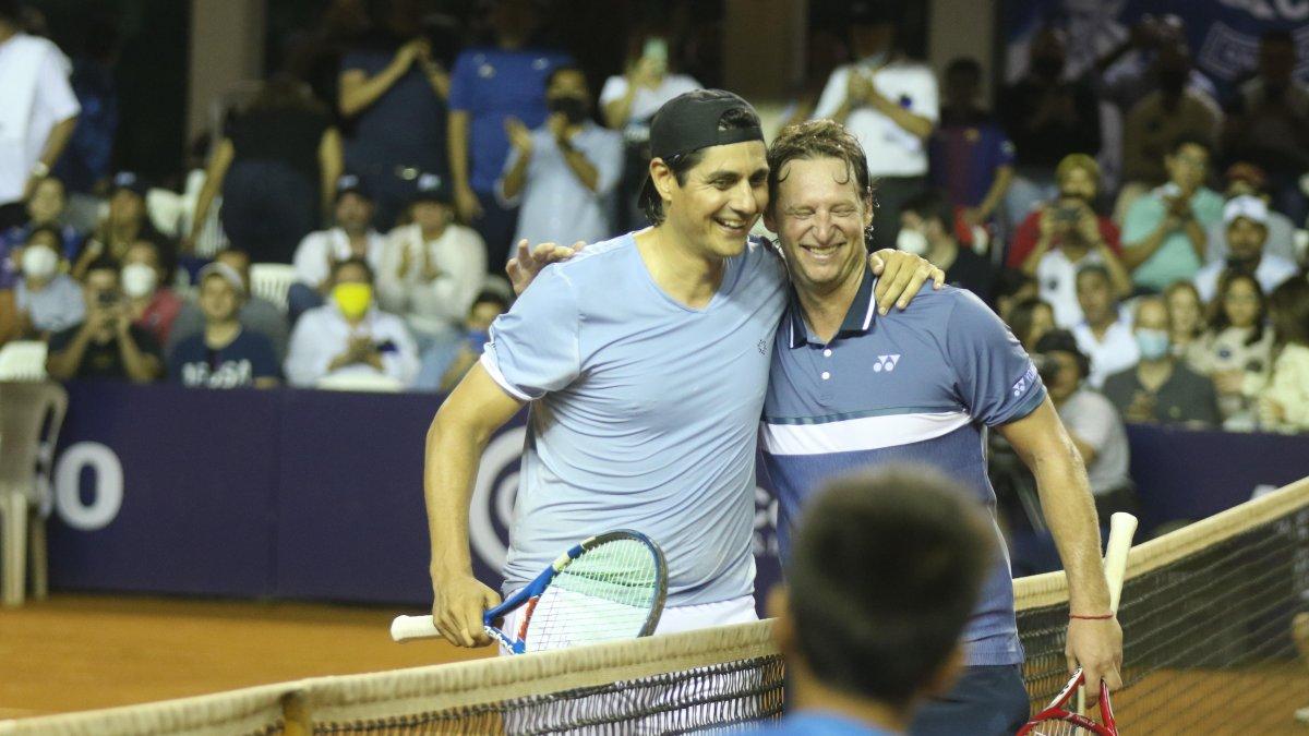 Lapentti (i), pese a la victoria, reconoció y agradeció la presencia de Nalbandíán con quien no solo lo une el tenis, sino un estrecho lazo de amistad de muchos años.