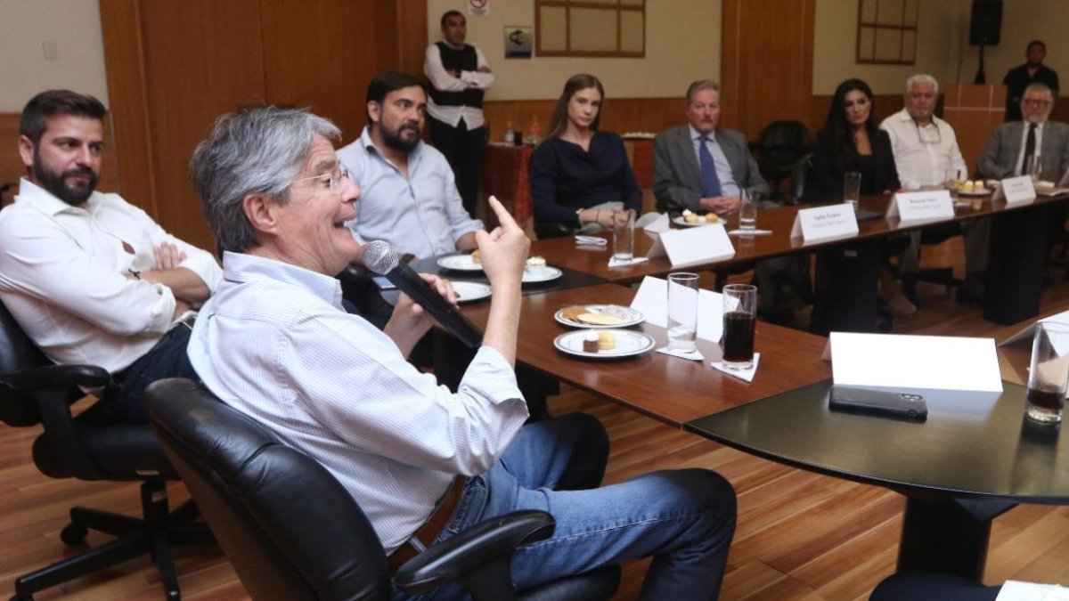 Conversatorio. Uno de los salones de Diario EXPRESO acogió el encuentro entre el presidente y los editorialistas de este medio.