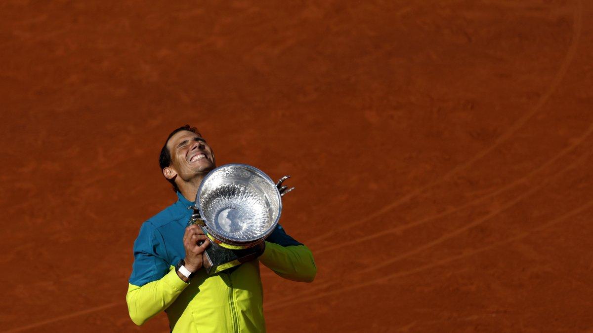 El tenista español, que ahce dos días cumplió 36 años, levantando su título Grand Slam # 22.