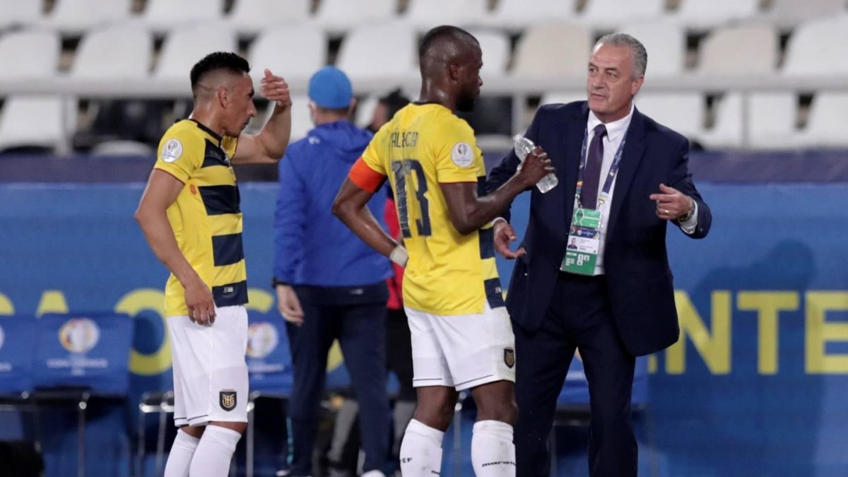 Ángel Mena (i) y Enner Valencia (c) son hombres de confianza de Alfaro (d).