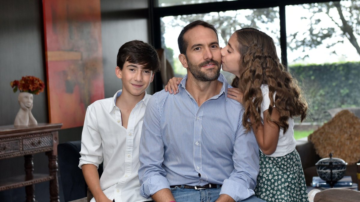 José María Ponce junto a sus hijos José María y Bárbara.