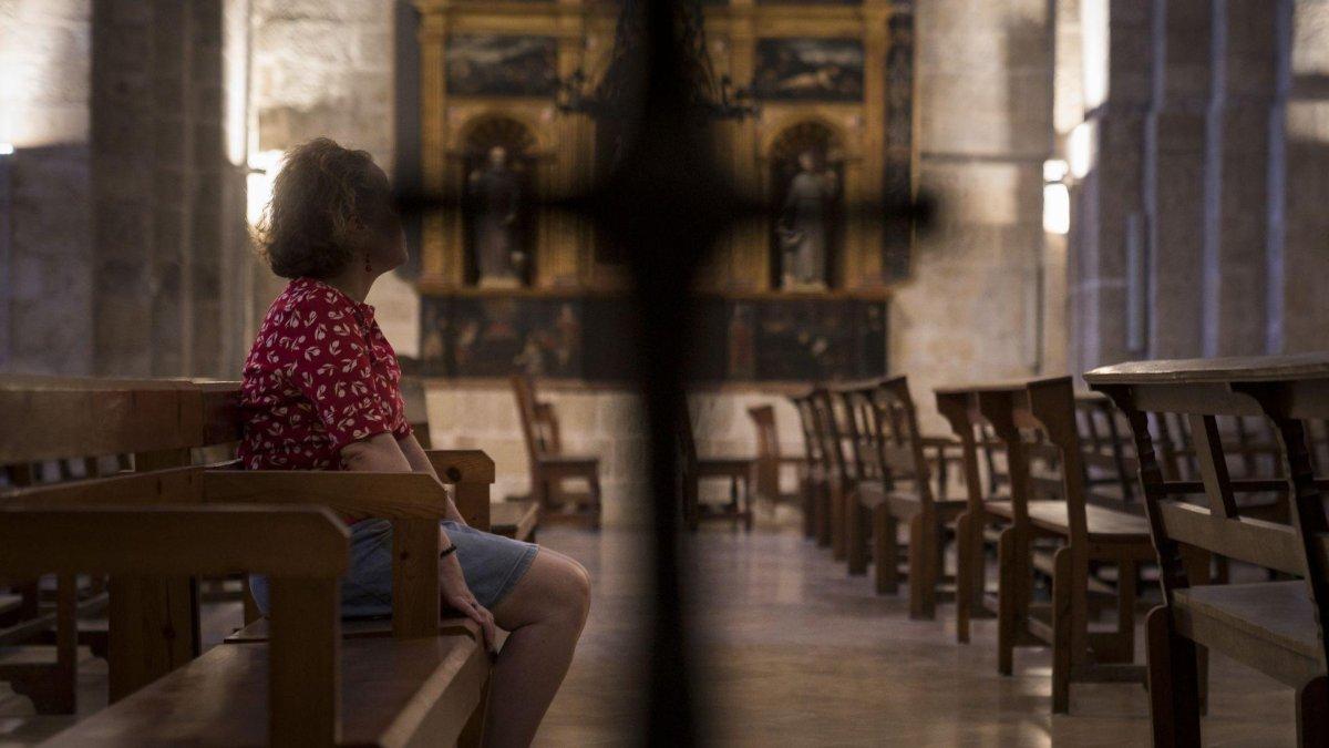 Barcelona. La mujer que acusa al sacerdote Jordi Senabre de abusar de un familiar cuando era niño.