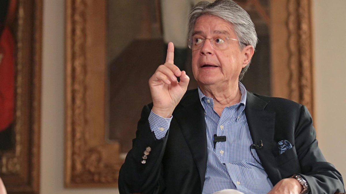 Cifras. Lasso refiere que el nuevo precio de los combustibles permitirá el ahorro de un salario básico al año.