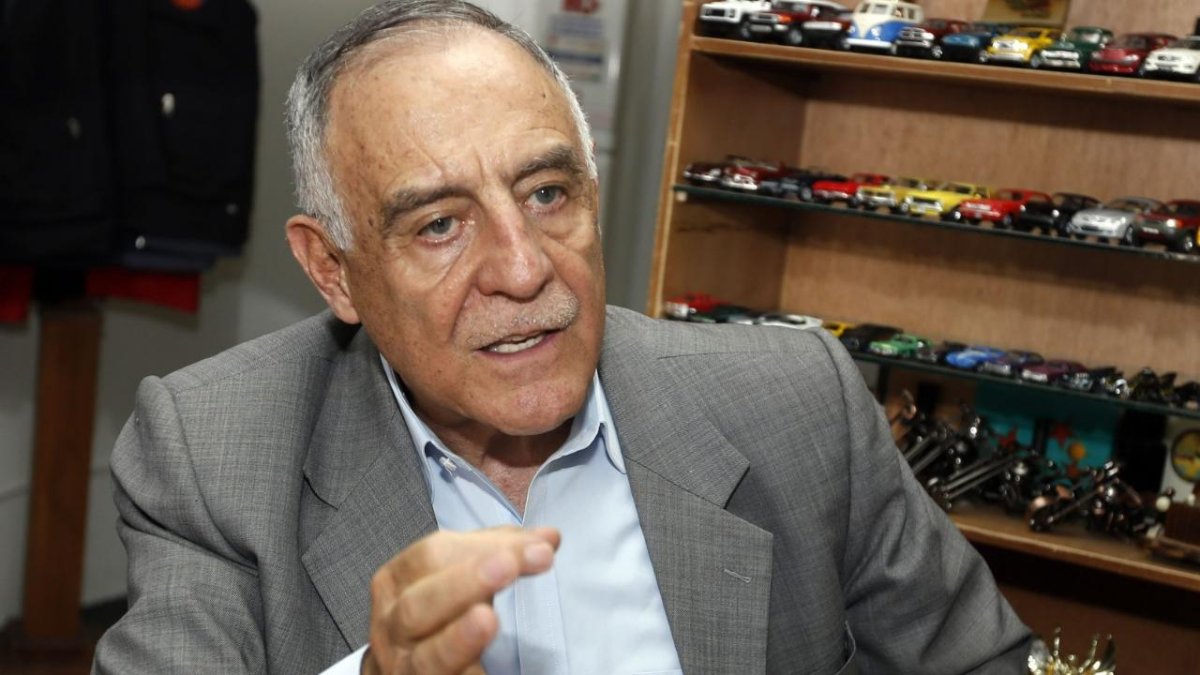 Político. Paco Moncayo ha sido dos veces alcalde de Quito y asambleísta por Pichincha. En su administración impulsó la creación de los gobiernos autónomos descentralizados.