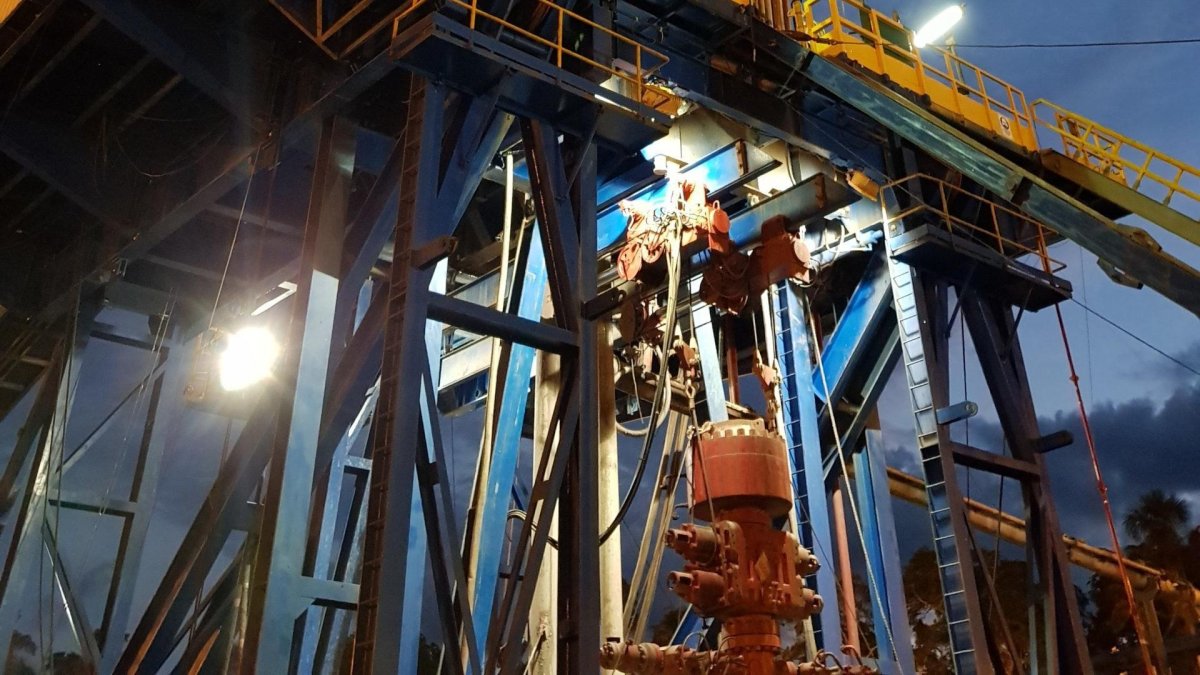 Producción. Un pozo para extraer petróleo en territorio ecuatoriano.