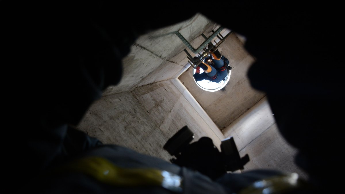 Un día en el trabajo de los hombres topo de Quito.