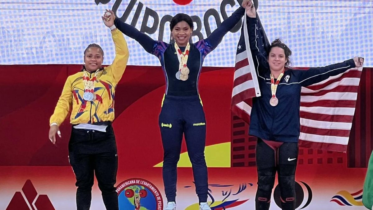 Palacios como ganadora máxima de la categoría de los 71 kilogramos en el Panamericano de Colombia.