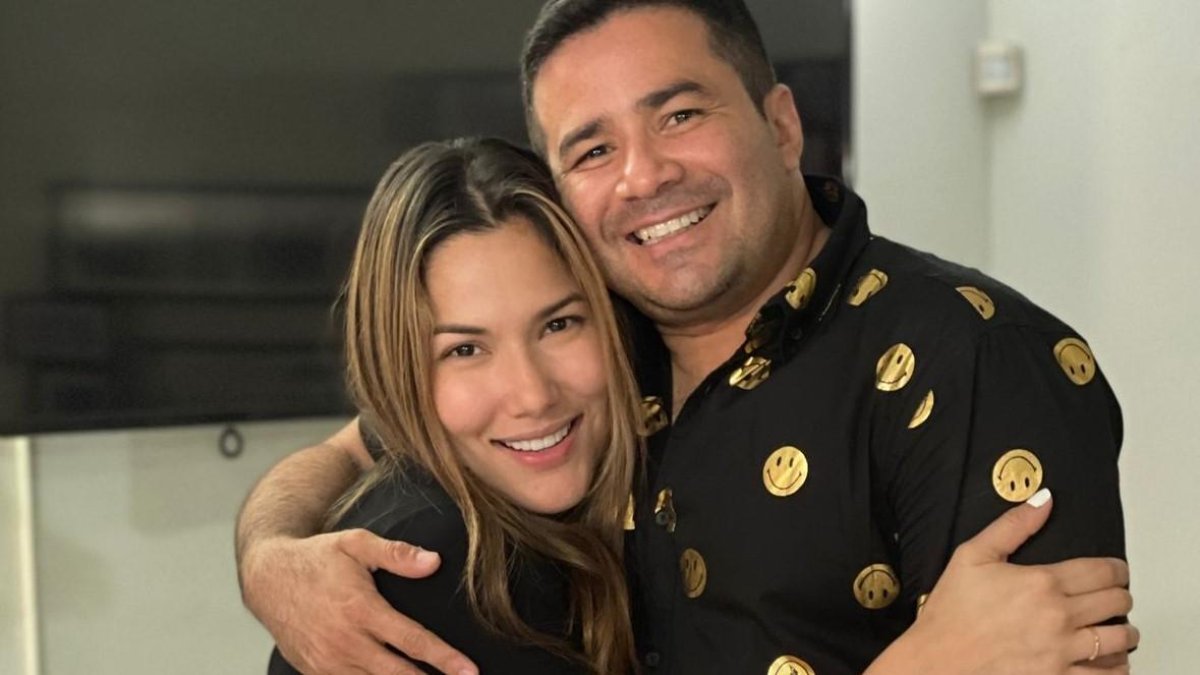 Los presentadores son muy buenos amigos.