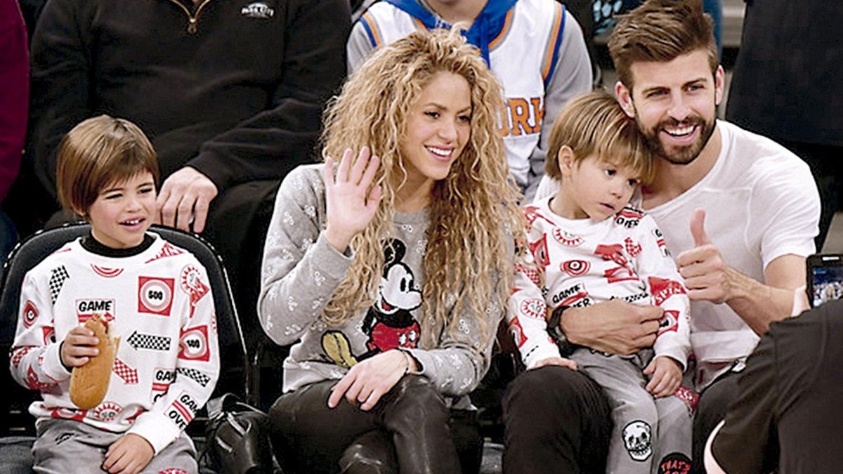 Los niños pasarán las próximas dos semanas con su padre en Barcelona. El futbolista habría accedido que ellos vivan con su madre en Estados Unidos.