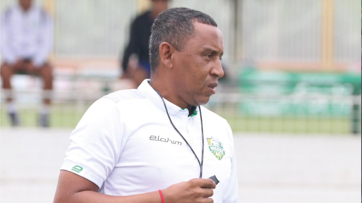 El entrenador ecuatoriano dirigirá hoy por primera vez al Orense y al frente tendrá al finalista, Barcelona.