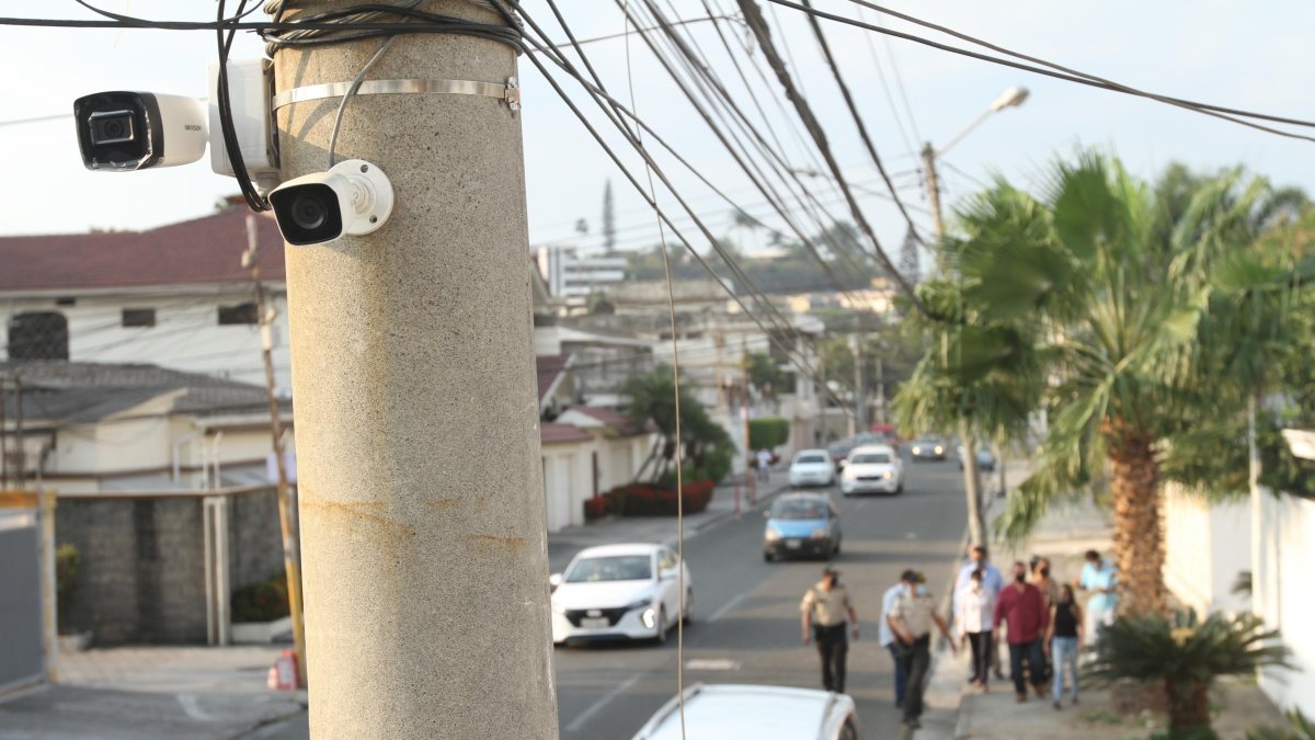 Los precandidatos a la Alcaldía de Guayaquil le apuestan a llenar de vida el barrio, valorar a su gente, invertir en ella y atendar sus necesidades.
