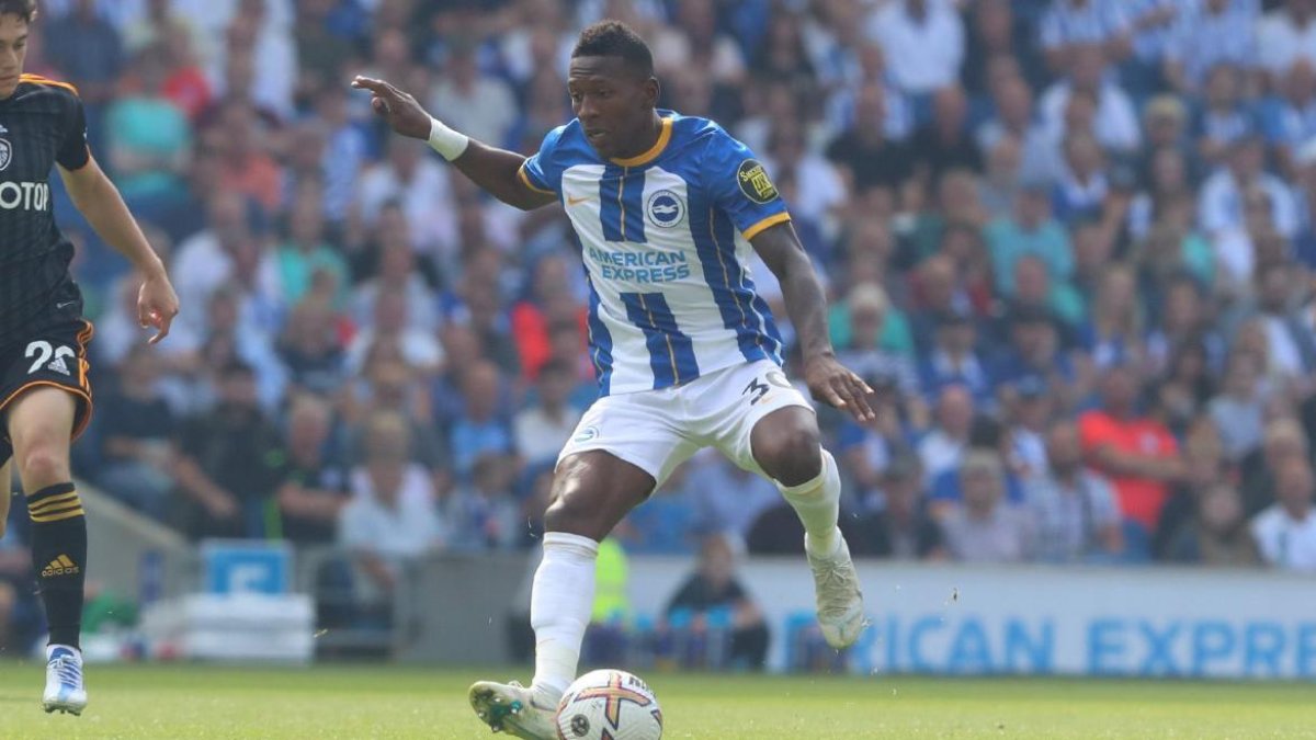 Pervis Estupiñán jugó su primer partido como titular con el Brighton.