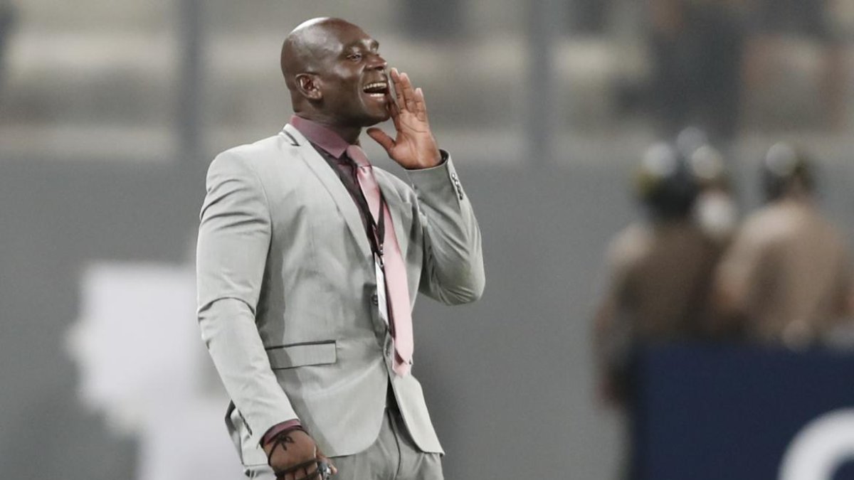 Segundo Alejandro Castillo fue entrenador interino de Barcelona cuando Fabián Bustos dejó el club