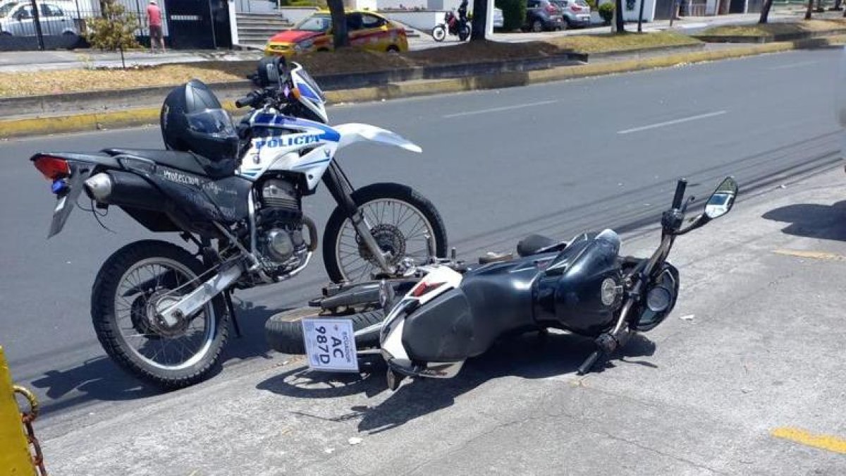 Abandono. En su huida los sospechos abandonaron una de las motos en las que se desplazaban.