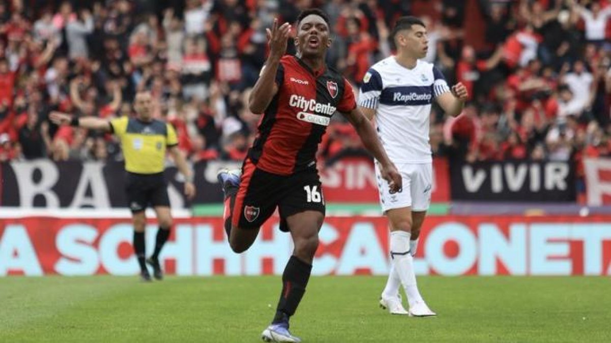 El jugador puso el segundo tanto al minuto 40 en la victoria de su equipo por la fecha 18 de Argentina.