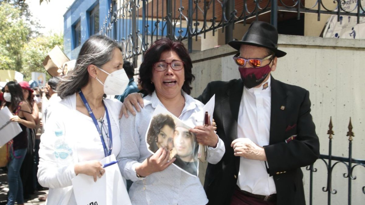 Desesperación. Elizabeth Otavalo pide desesperada que la Policía localice a su hija con vida y la devuelva.