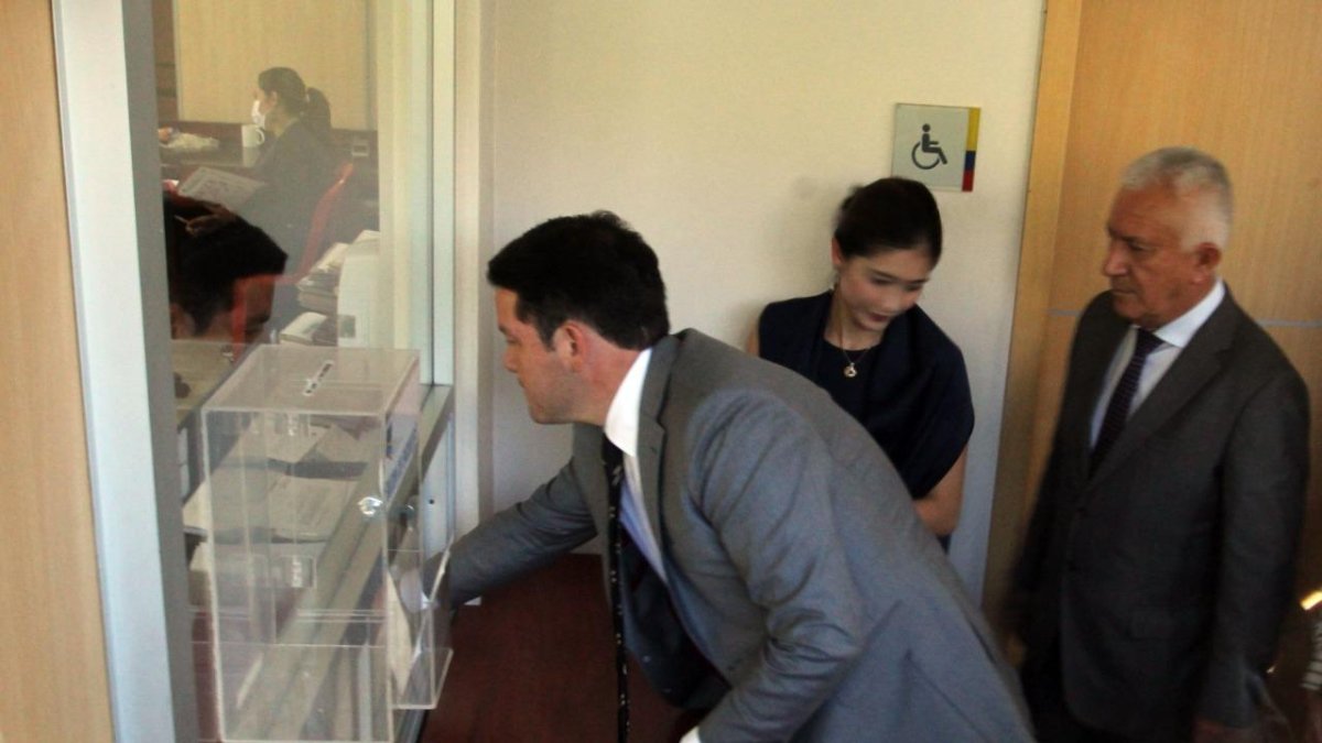 El 12 de septiembre pasado el ministro de Gobierno, Francisco Jiménez, presentó las preguntas para el referéndum con el que se busca modificar la Constitución.