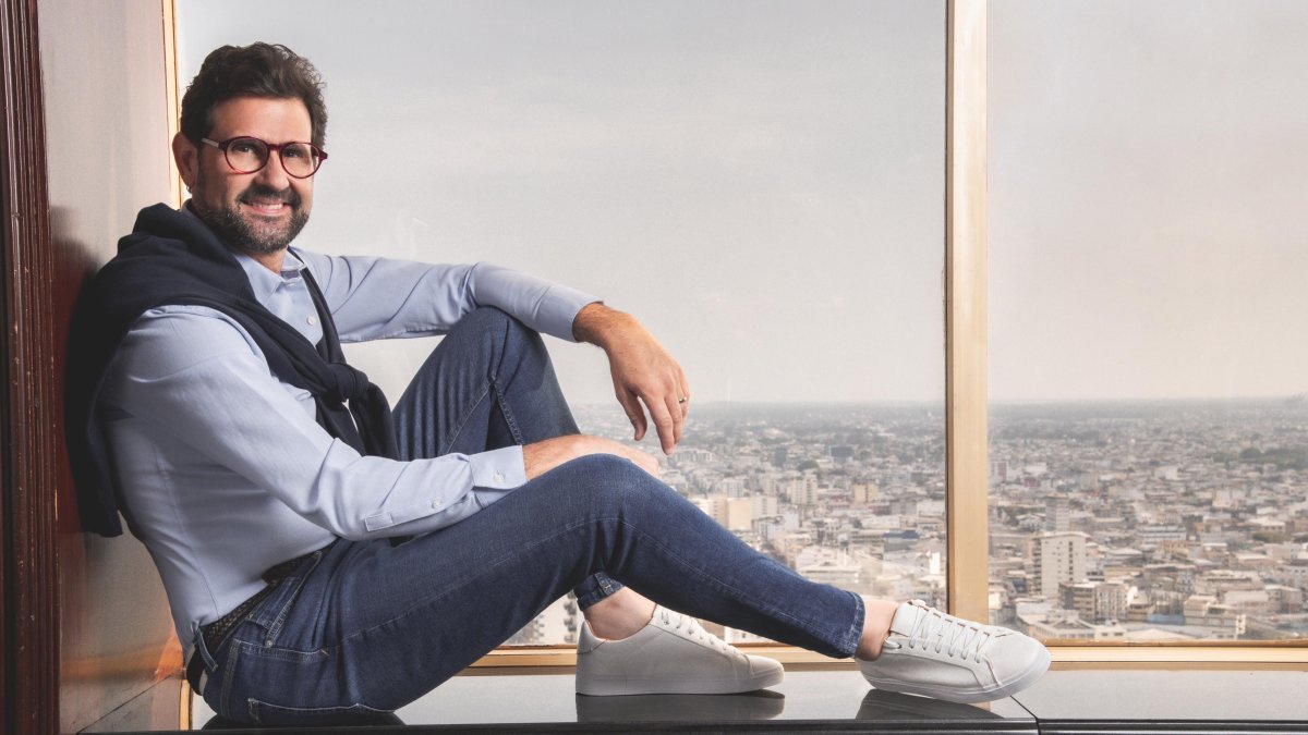 Como estratega político, Antonio Sola, fue figura clave en la llegada al poder de Mariano Rajoy, Juan Manuel Santos y Felipe Calderón.