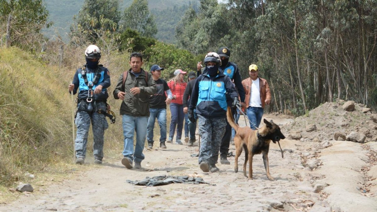 Equipos de búsqueda, mientras realizaban labores en el cerro Casitagua.